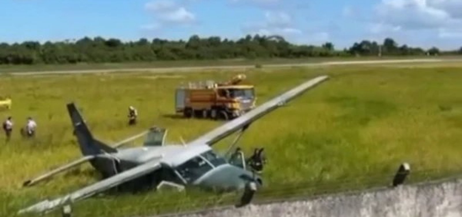 Oito voos são cancelados após avião da FAB sair da pista em aeroporto de Porto Seguro