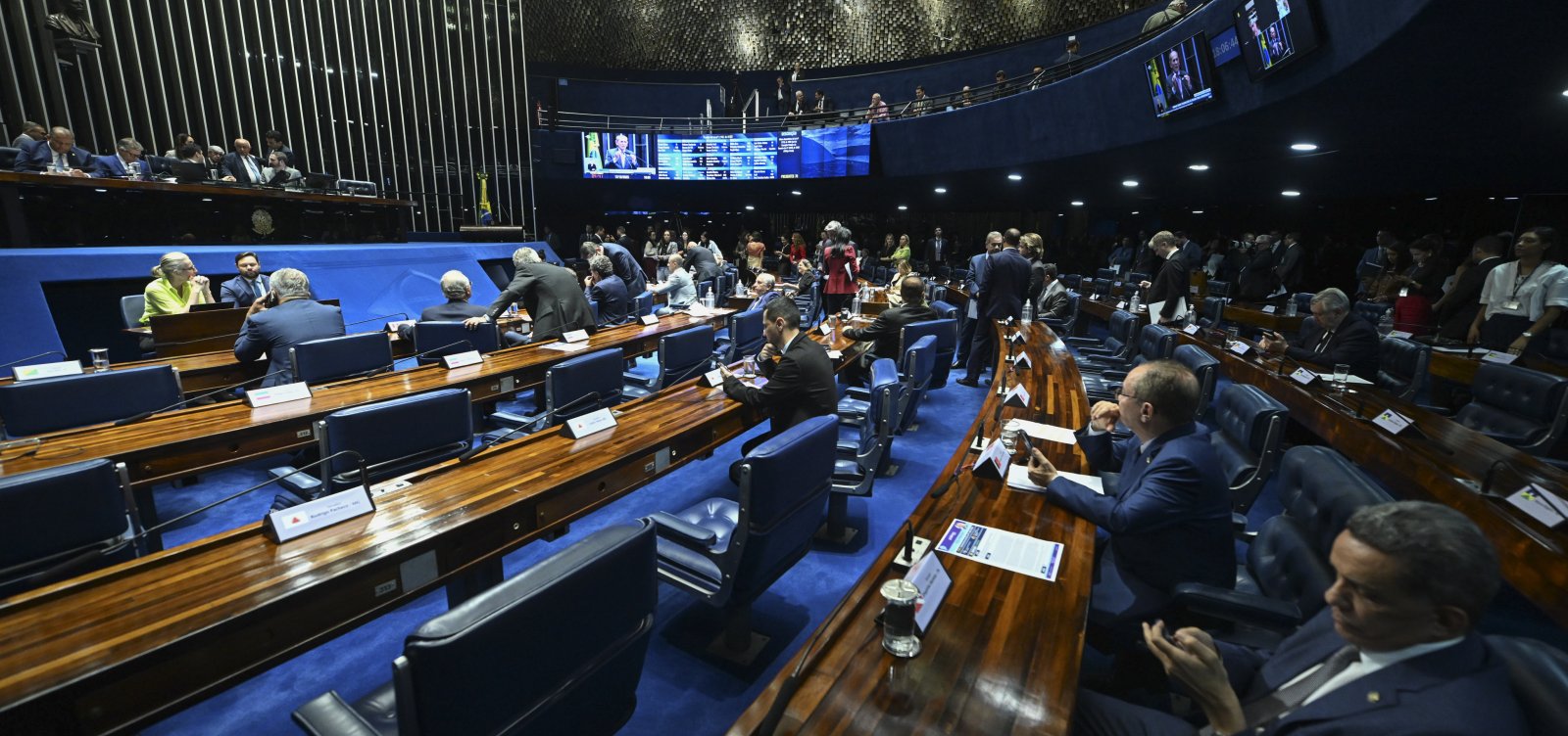 Senadores querem definir esta semana tramitação da PEC que acaba com a escala 6x1