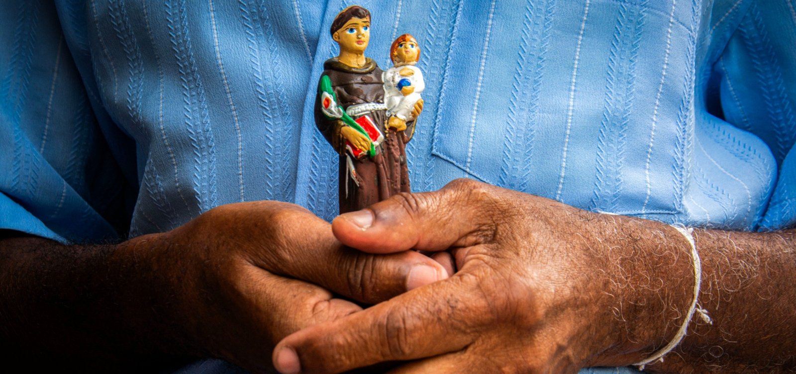 Conheça histórias de baianos que pediram um amor a Santo Antônio e viram a vida mudar