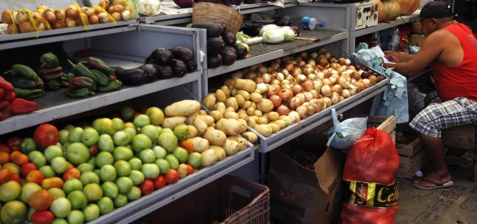 Batata, tomate, pepino e cebola puxam alta de alimentos no país