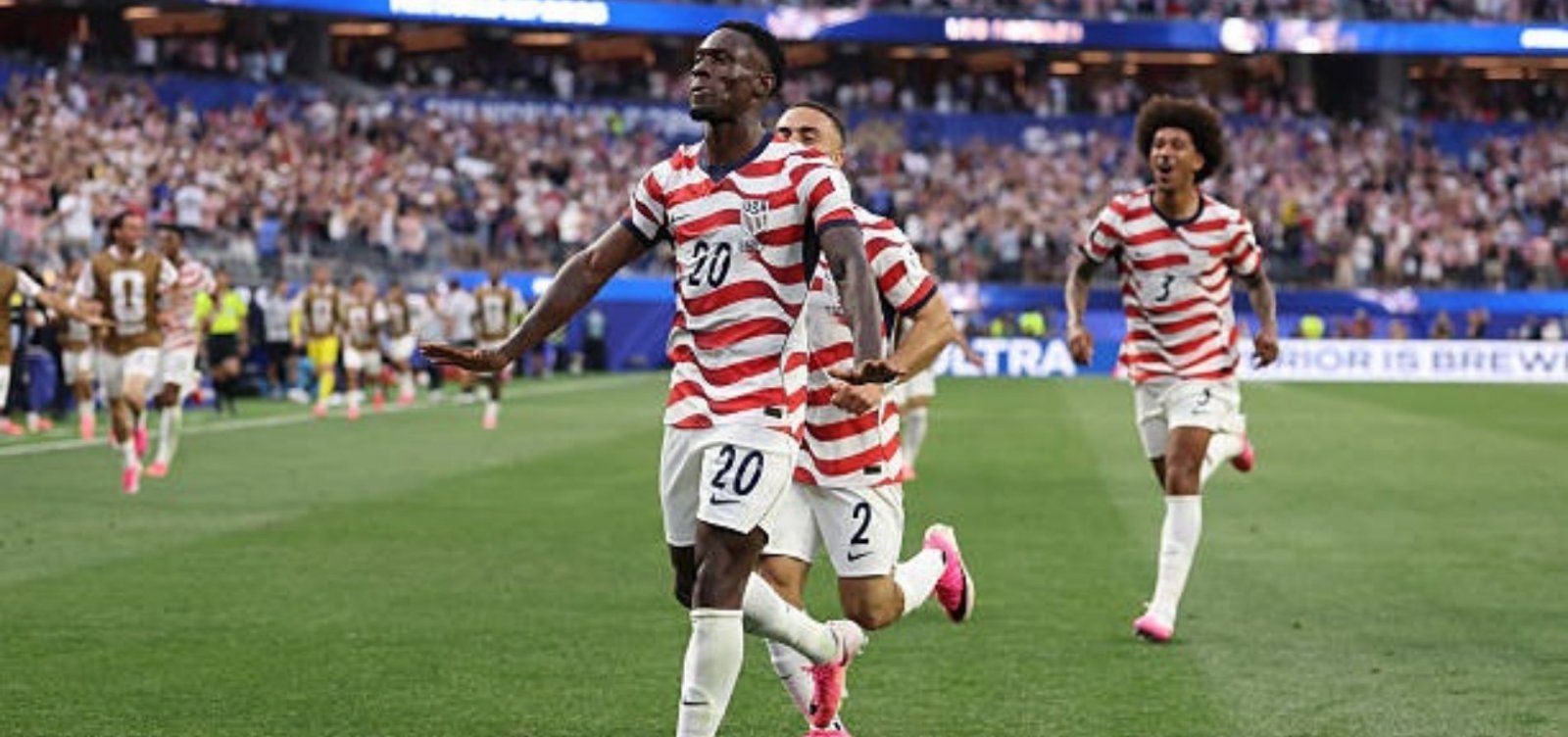 Com 1º tempo arrasador, Estados Unidos goleiam o Paraguai na estreia da Copa
