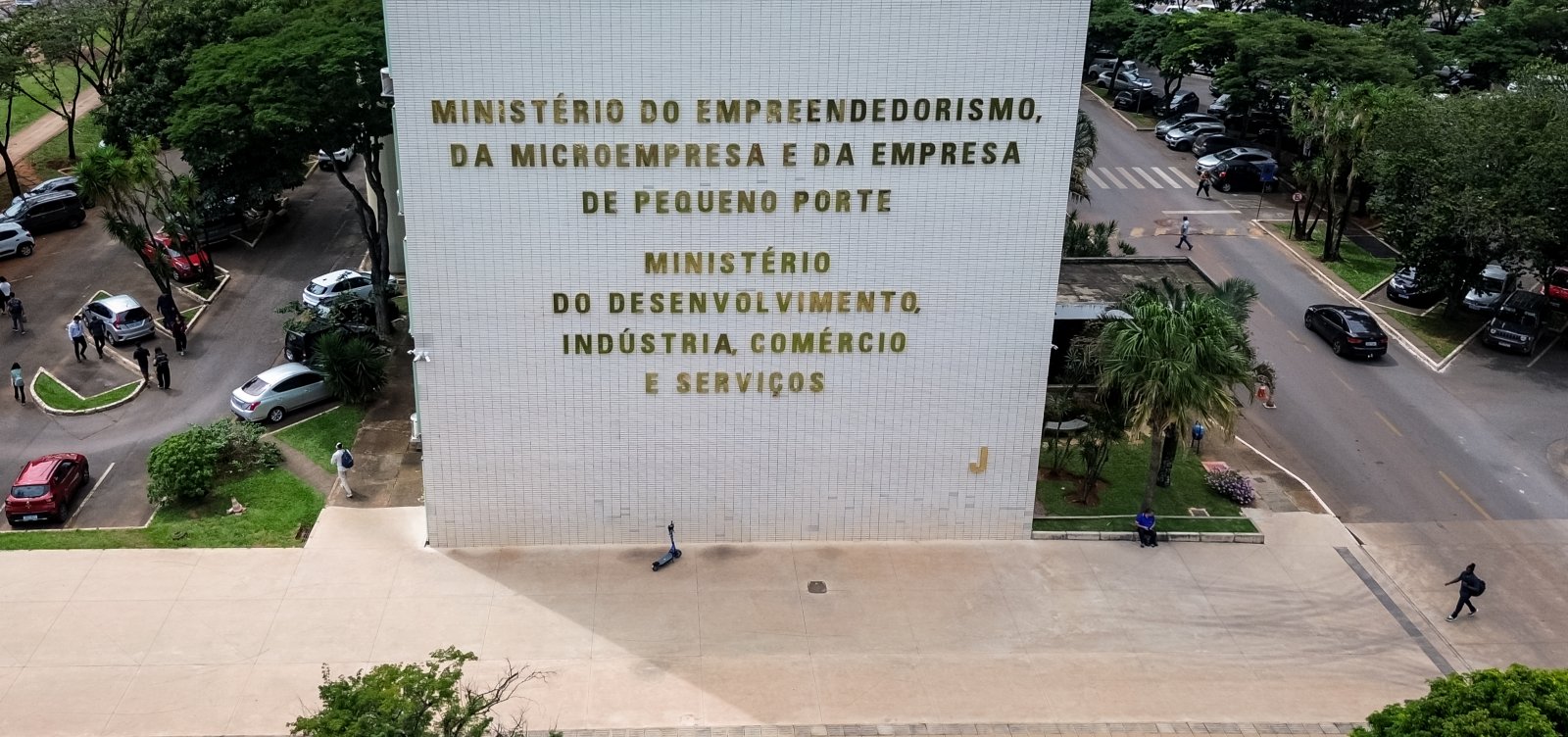 Governo brasileiro e representante de Trump debatem tarifas em encontro virtual