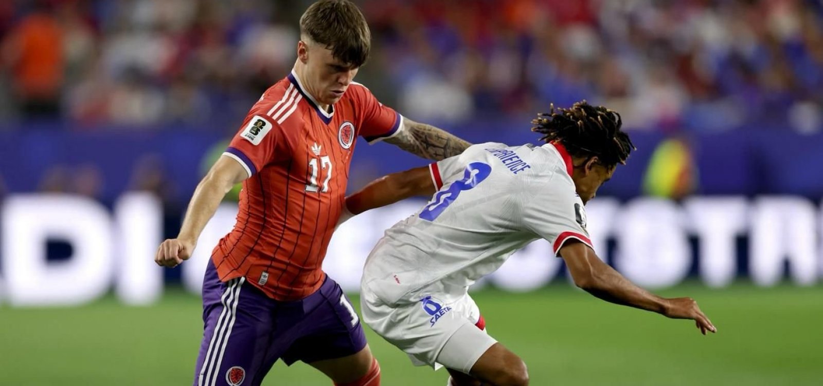 Escócia vence Haiti e assume liderança do Grupo C