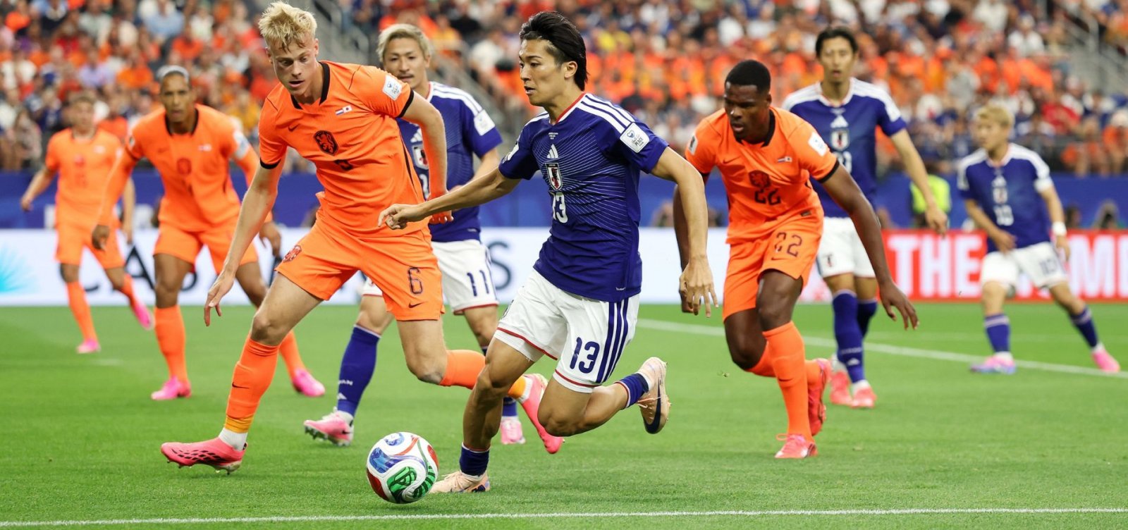Holanda fica na frente por duas vezes, mas Japão busca o empate na estreia da Copa