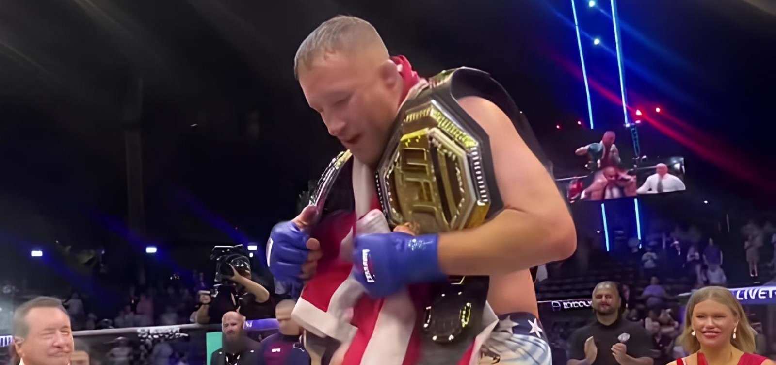 Justin Gaethje derrota Topuria e conquista cinturão dos leves no UFC Casa Branca