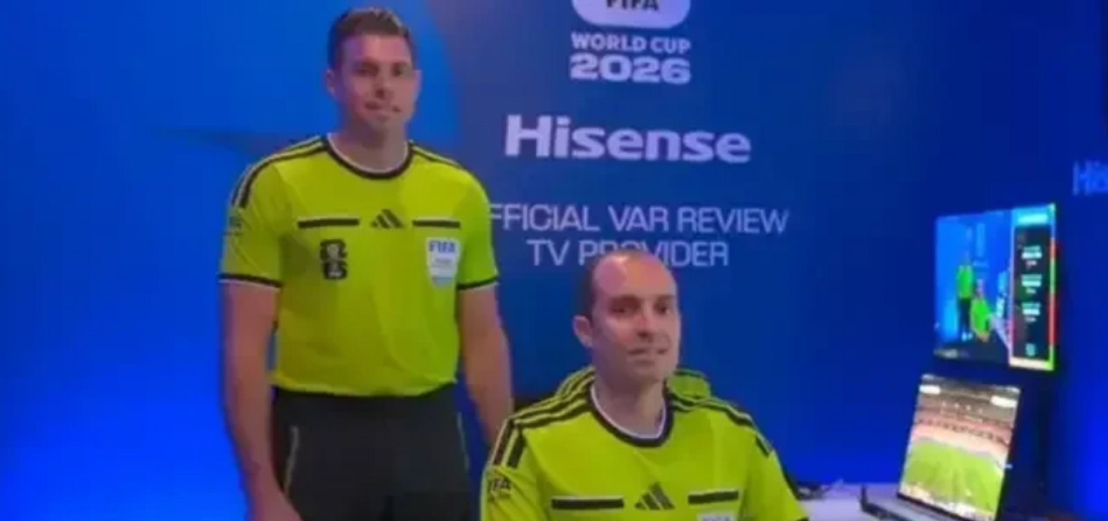 Monitor da Fifa pede afastamento de árbitro do VAR após gesto supremacista na Copa do Mundo
