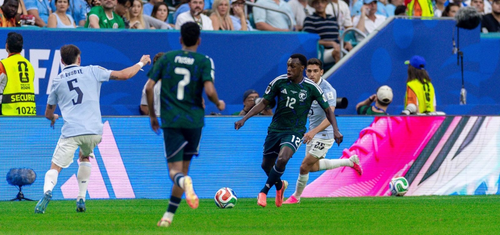 Com gols de rebote, Arábia Saudita e Uruguai empatam na estreia da Copa