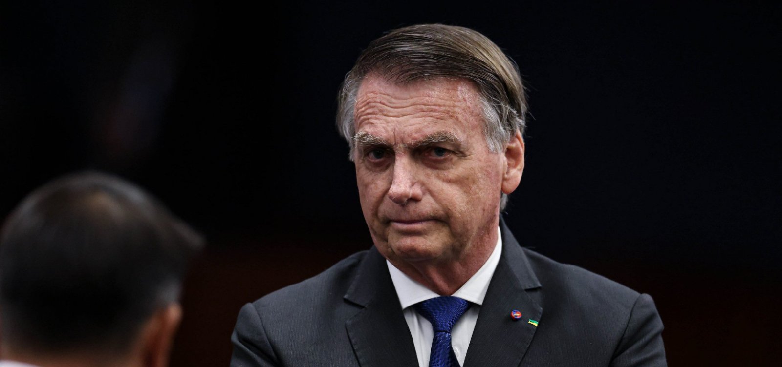 Arma registrada em nome de Bolsonaro é apreendida durante blitz no DF