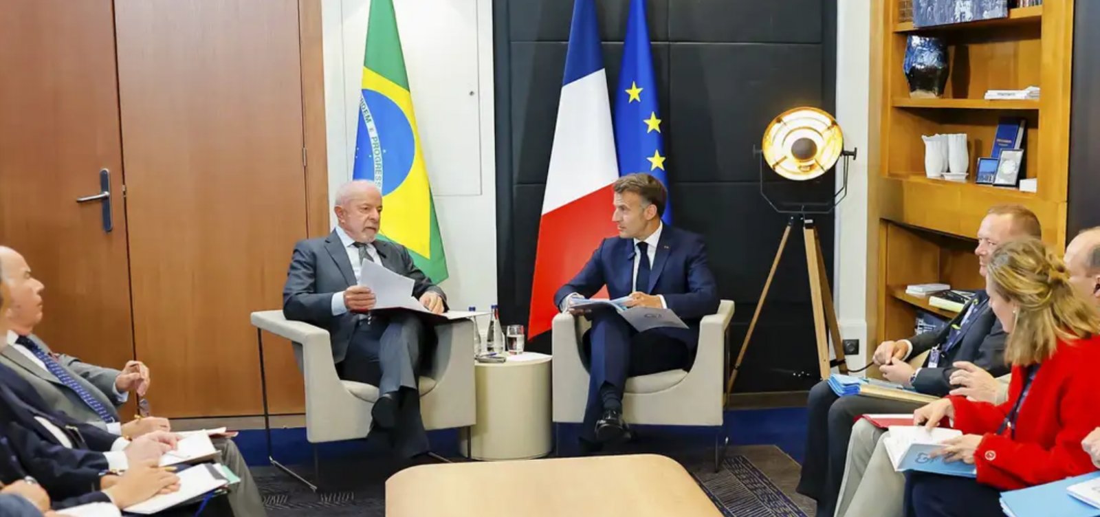 Antes da Cúpula do G7, Lula se reúne com Macron e defende pautas do Sul Global