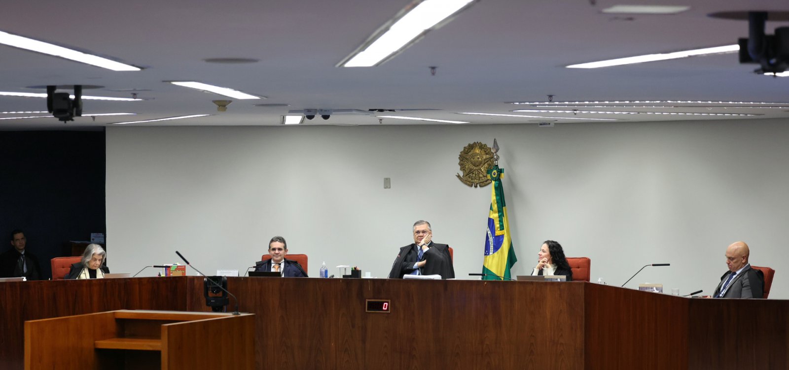STF forma maioria para condenar Eduardo Bolsonaro em ação sobre trama golpista
