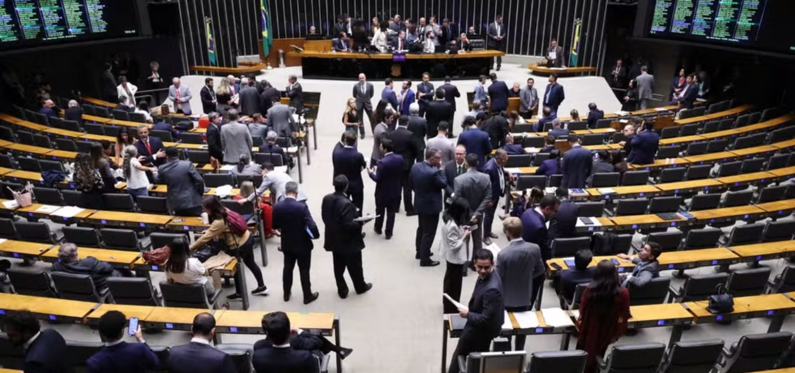 Governo retira urgência de projeto sobre fim da escala 6x1 e libera pauta da Câmara
