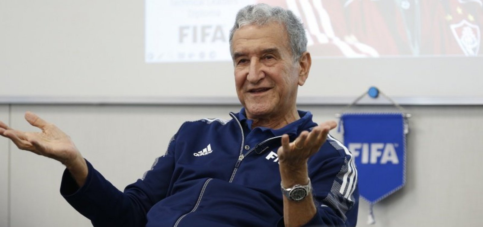 Ex-técnico da Seleção Brasileira, Carlos Alberto Parreira é internado no Rio de Janeiro
