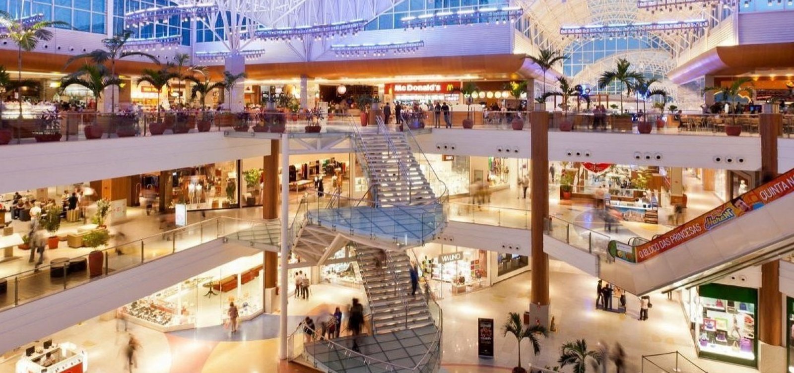 Jogo do Brasil altera horário de funcionamento dos shoppings de Salvador nesta sexta