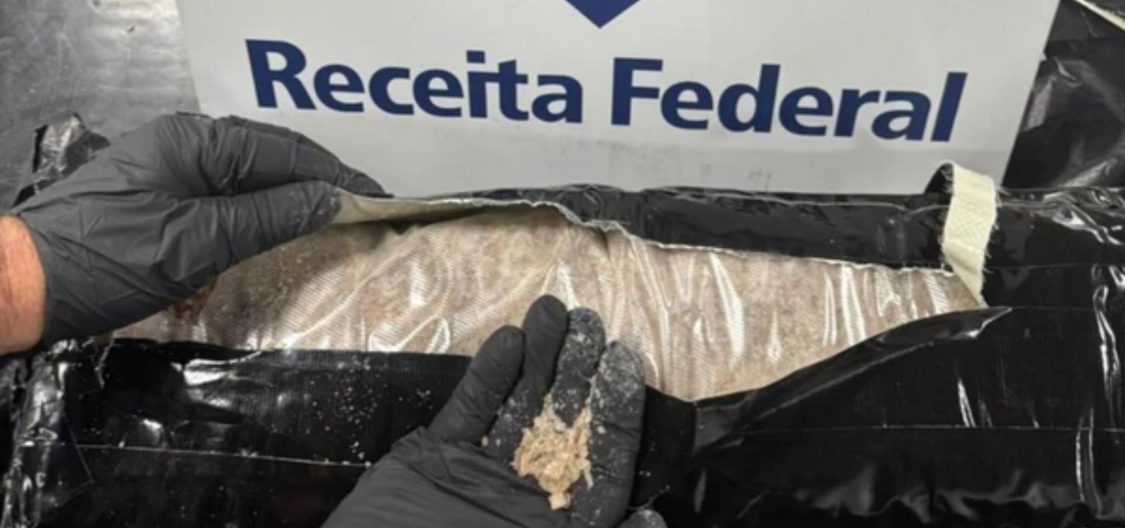 Paraguaia é presa no aeroporto de Salvador com mais de 16 kg de ecstasy avaliados em R$ 3 milhões