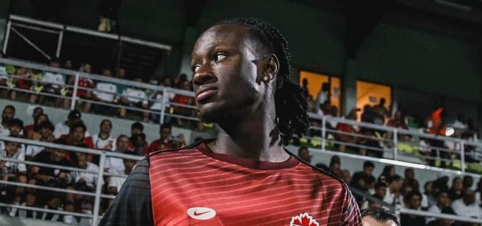 Jogador Koné sofre fratura em vitória do Canadá e está fora da Copa