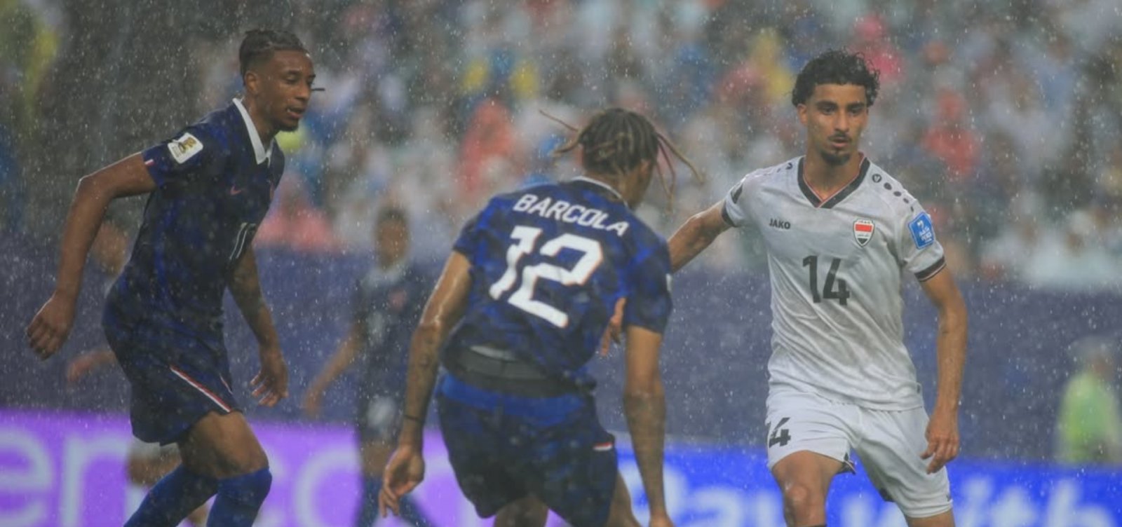 Fato inédito na Copa: tempestade interrompe duelo entre França e Iraque