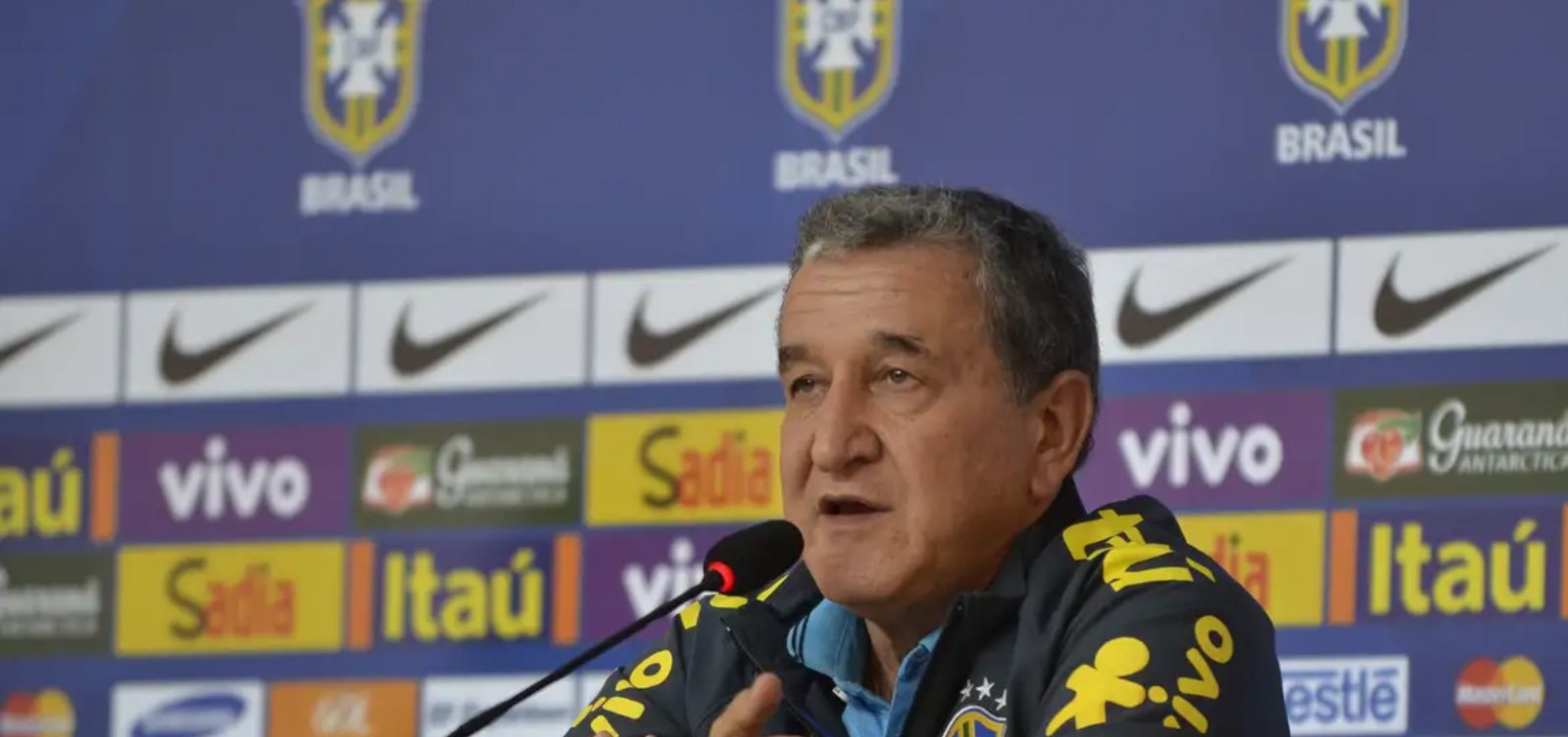 Carlos Alberto Parreira apresenta melhora, mas segue na UTI sem previsão de alta