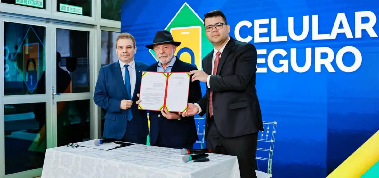 Lula oficializa política permanente do “Celular Seguro” e lança banco de celulares roubados