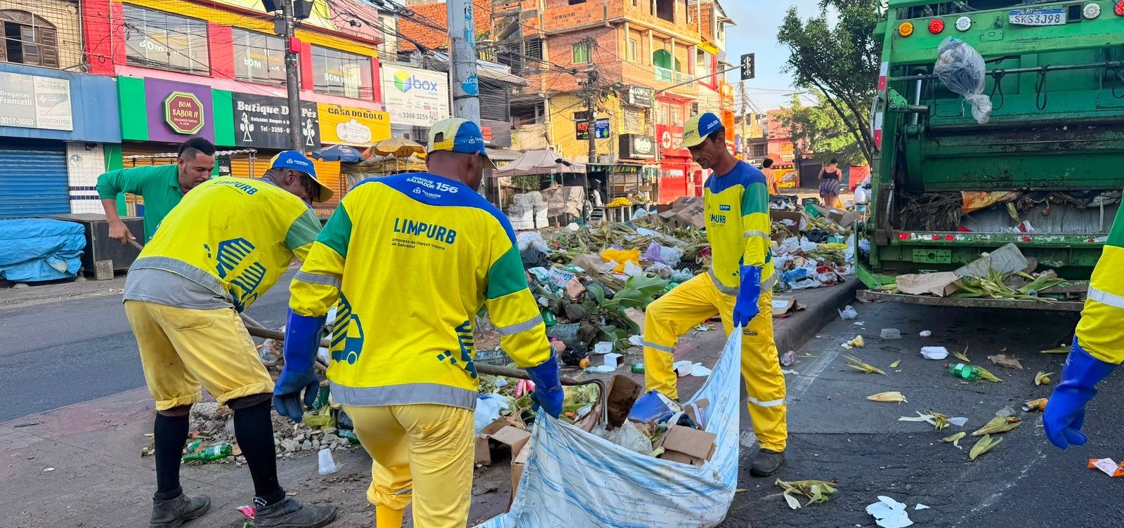 Limpurb intensifica limpeza em Salvador após fim da paralisação dos garis