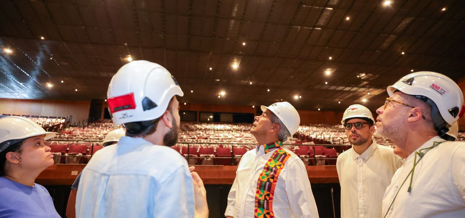 Jerônimo visita obra do Teatro Castro Alves, que reabre ao público em 1º de julho
