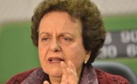 Ministra pede investigação sobre adesivos para carro com a imagem de Dilma
