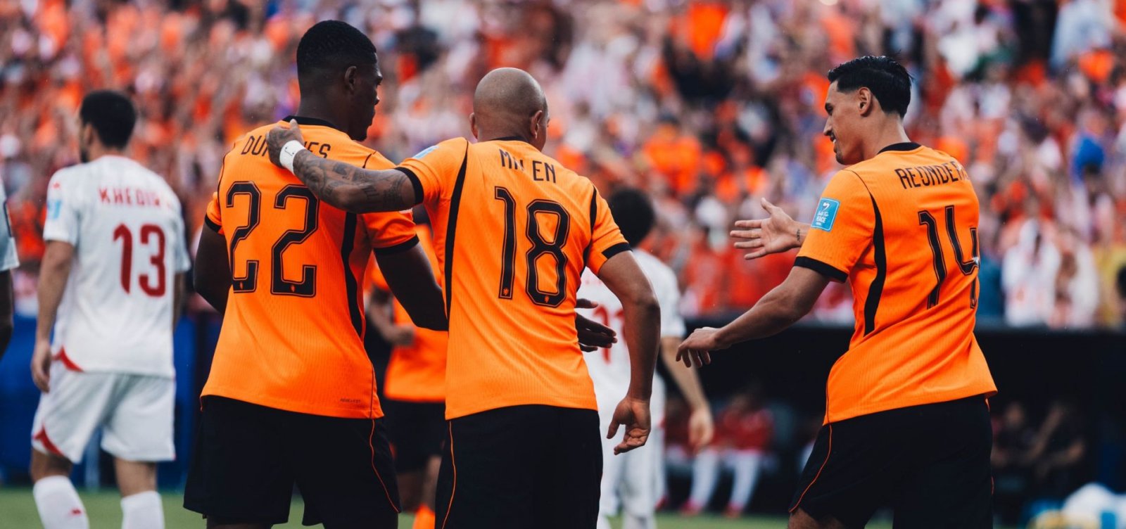 Com gol relâmpago, Holanda vence a Tunísia e avança em primeiro do grupo F