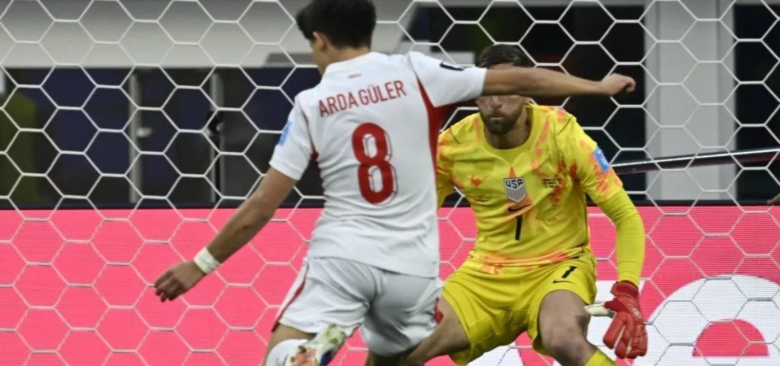 Turquia vence os Estados Unidos, mas se despede da Copa com triunfo