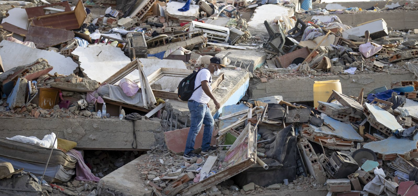 Terremoto na Venezuela deixa 920 mortos; brasileiros estão entre as vítimas