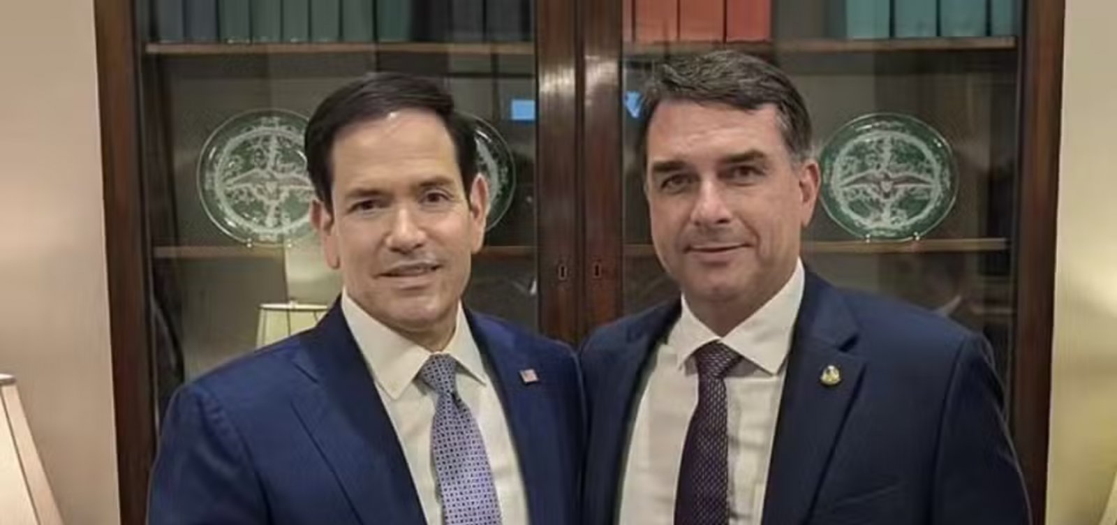 EUA respondem a Flávio Bolsonaro e reafirmam tarifas contra o Brasil e combate ao PCC e CV