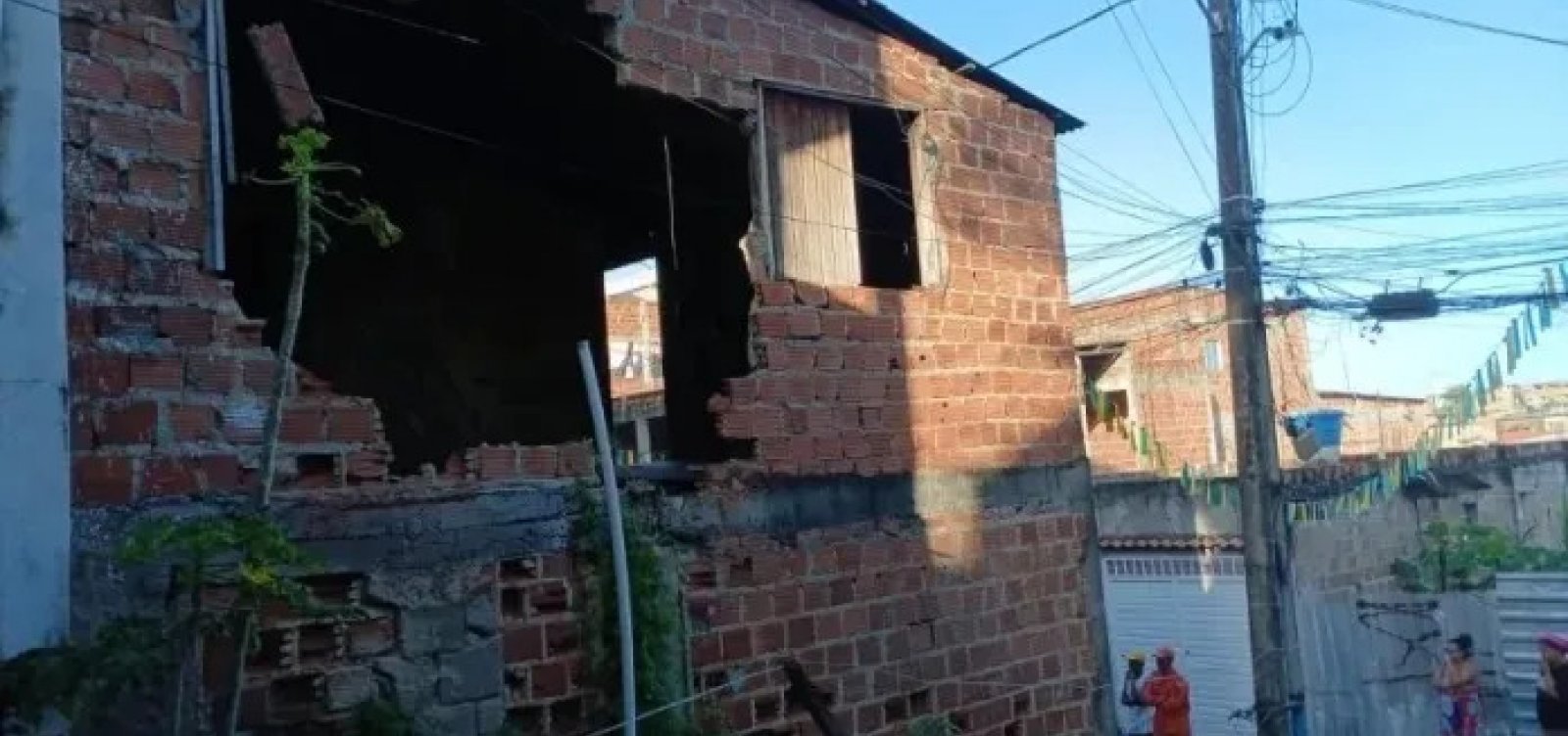 Imóvel desaba parcialmente no Lobato; Codesal recomenda demolição da estrutura