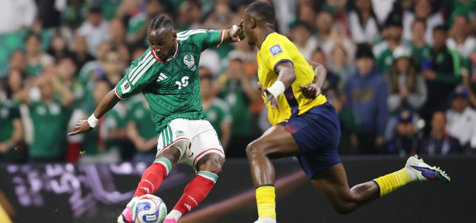 Com início avassalador, México despacha o Equador e avança às oitavas de final