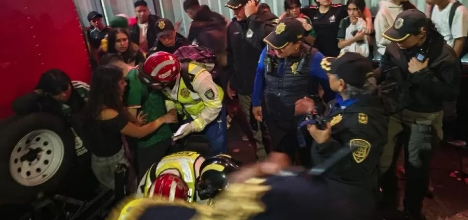 Duas pessoas morrem durante festa por classificação do México na Copa