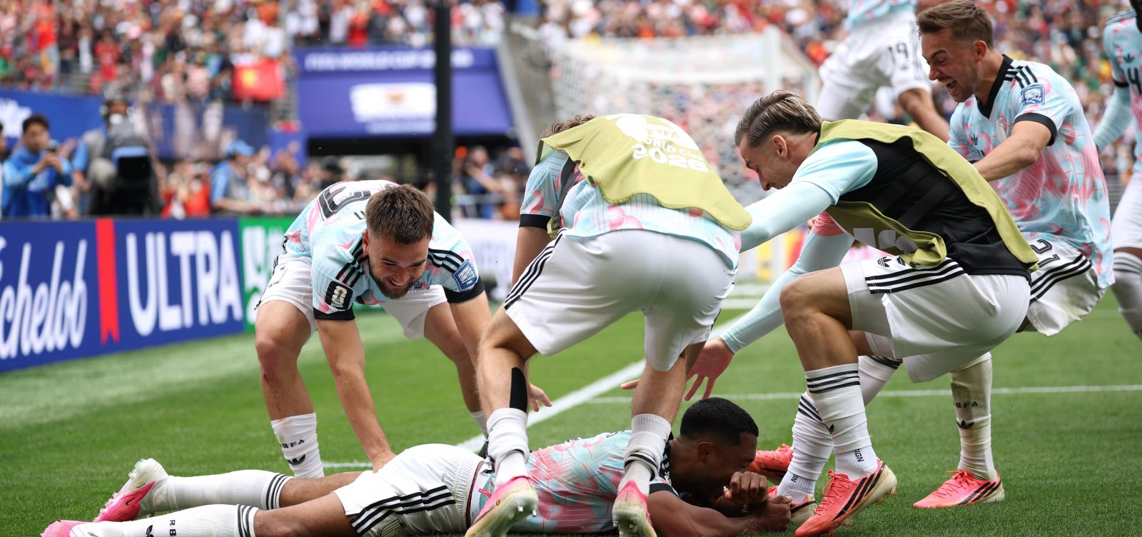 Bélgica reage, vence Senegal na prorrogação e garante vaga nas oitavas de final da Copa do Mundo