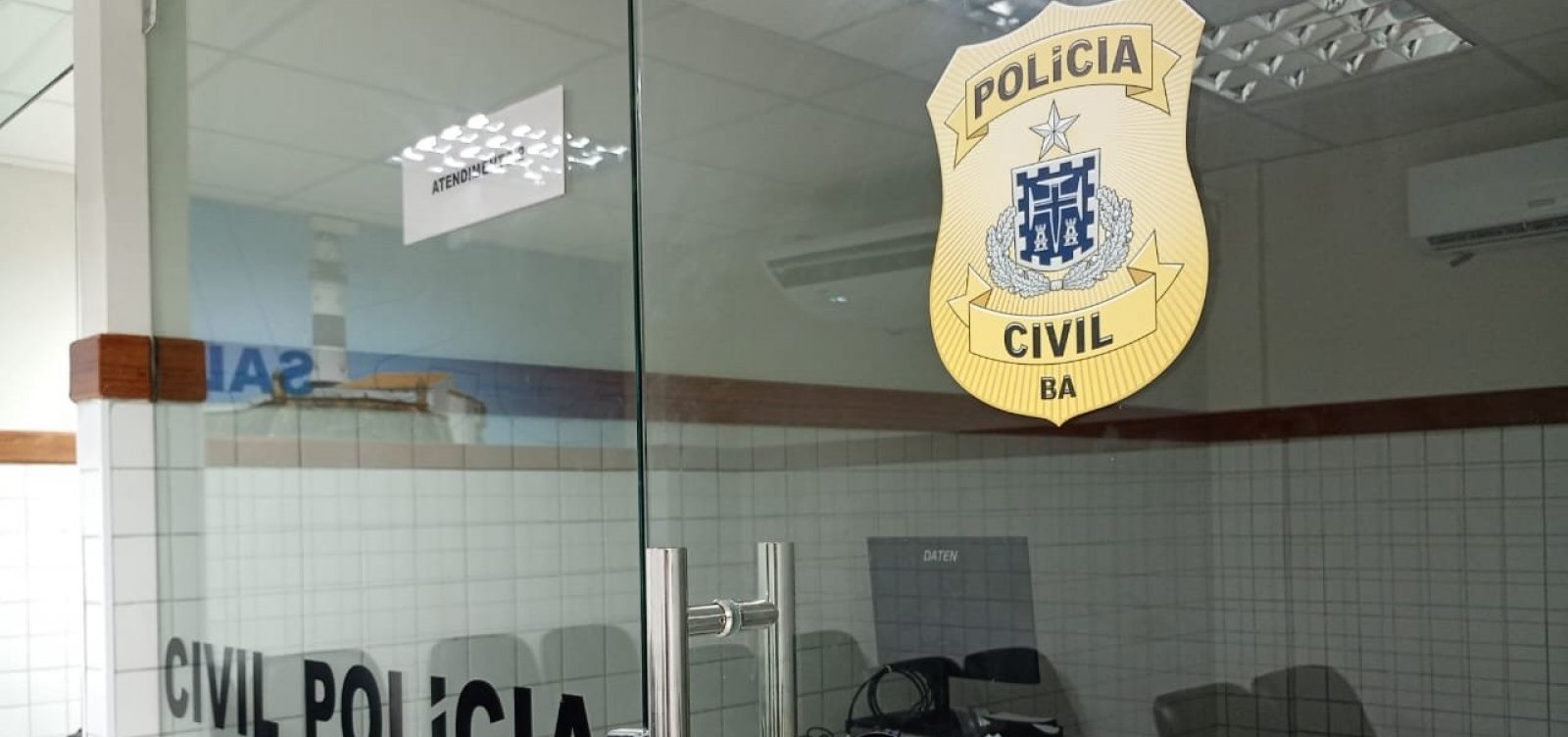 Mulher é indiciada por golpe de R$ 370 mil contra clientes de clínica em Feira de Santana