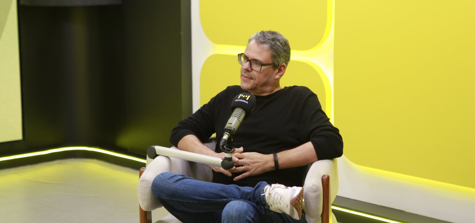 Paulo Sales lança novo livro e relata que suas crônicas nascem das “contradições da vida”