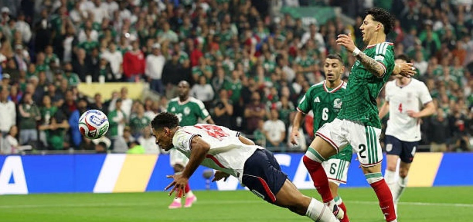 México dá trabalho, mas Inglaterra vence, quebra tabu do Azteca e vai às quartas