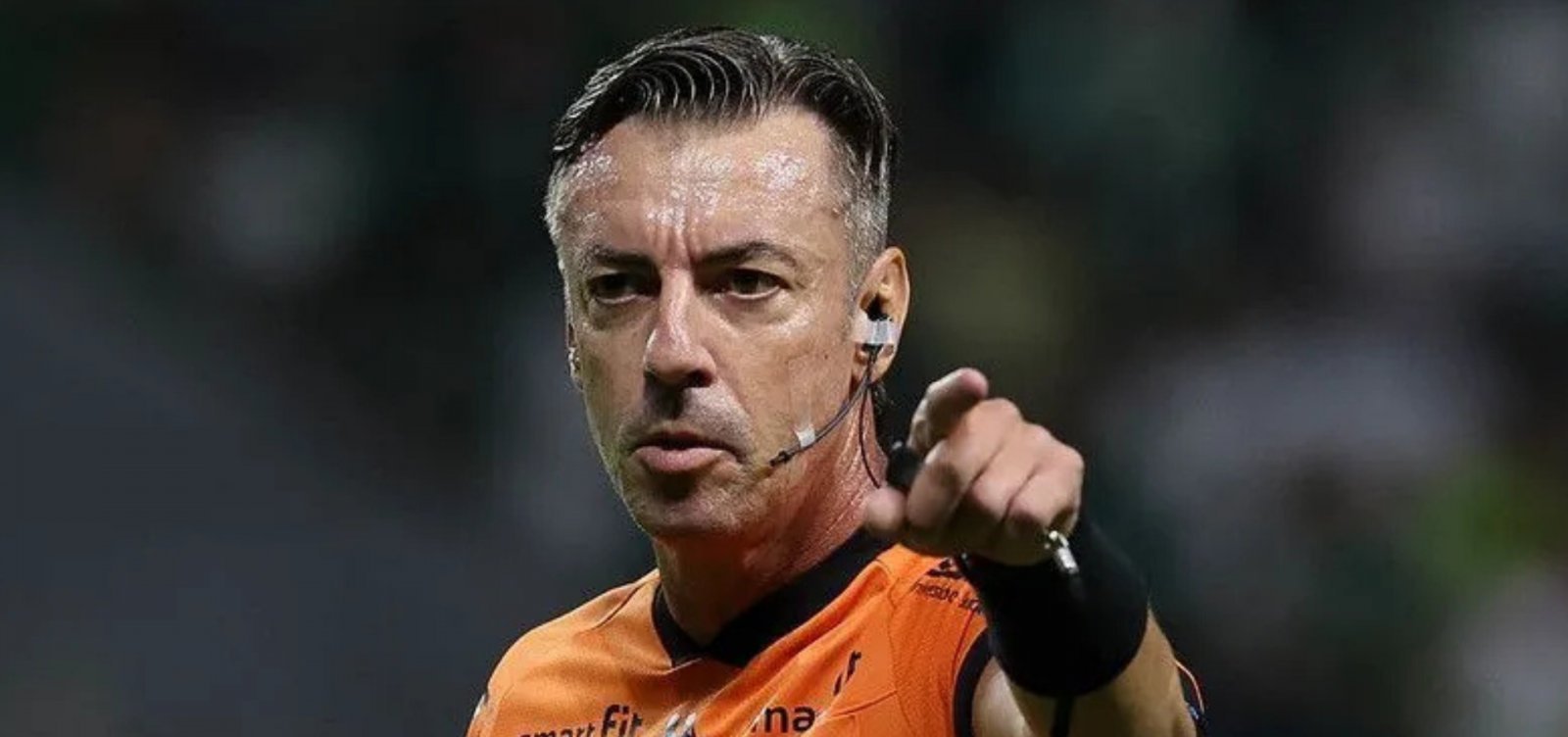 Fifa e CBF defendem árbitro Raphael Claus após críticas de Trump