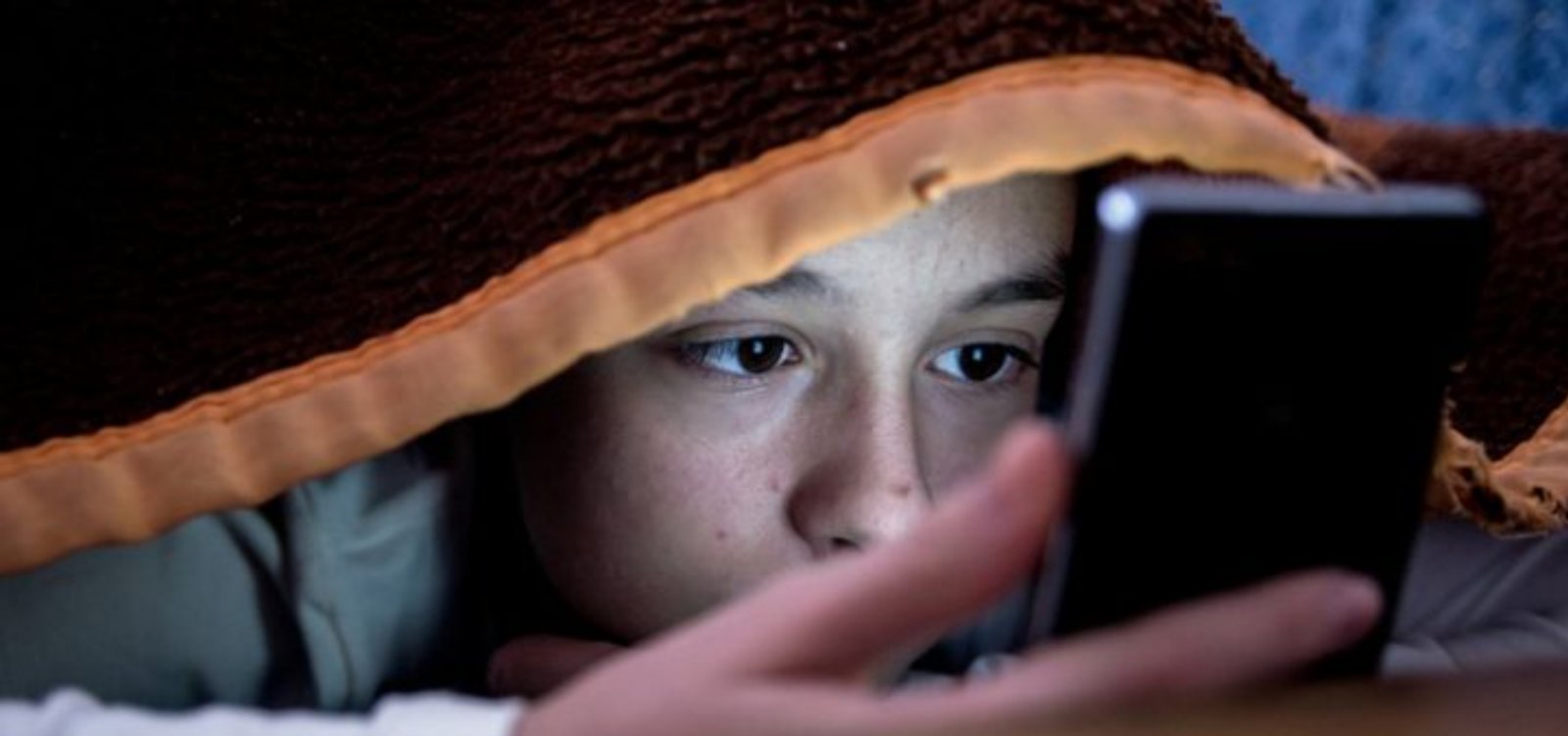 Senado aprova projeto que aumenta penas para crimes sexuais digitais contra crianças