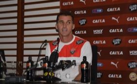 Mancini elogia atuação do Vitória diante do Grêmio: "Deu moral"