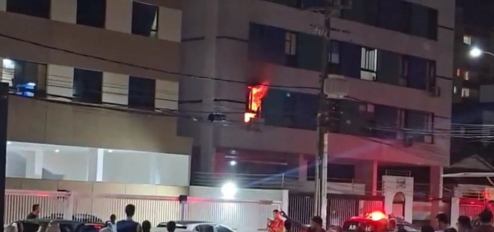 Incêndio atinge apartamento no Costa Azul; Codesal descarta danos estruturais