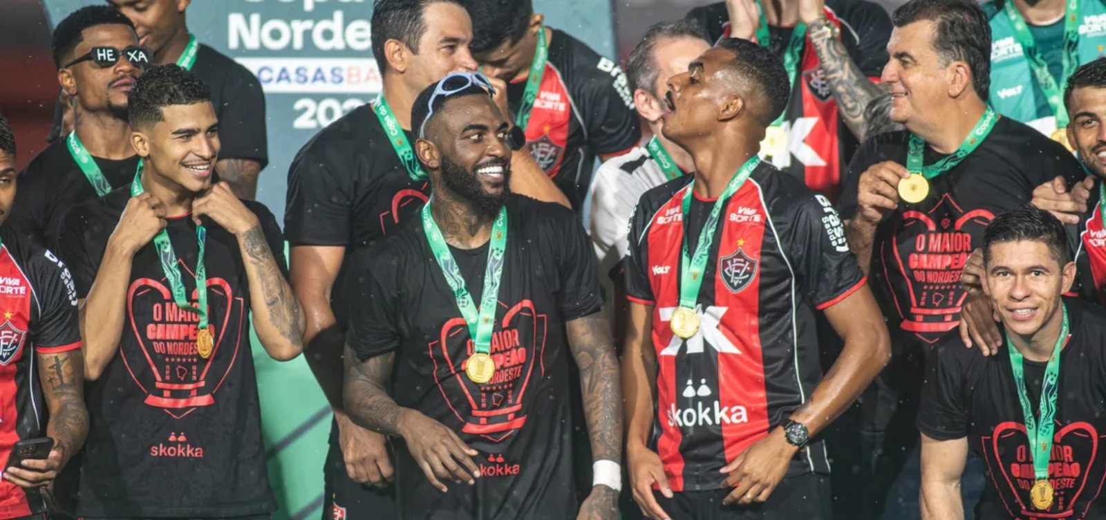 Vitória é punido com multa de R$ 93,6 mil por infrações na final da Copa do Nordeste