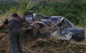 Duas pessoas morrem após carga de caminhão cair sobre carro no sul da Bahia