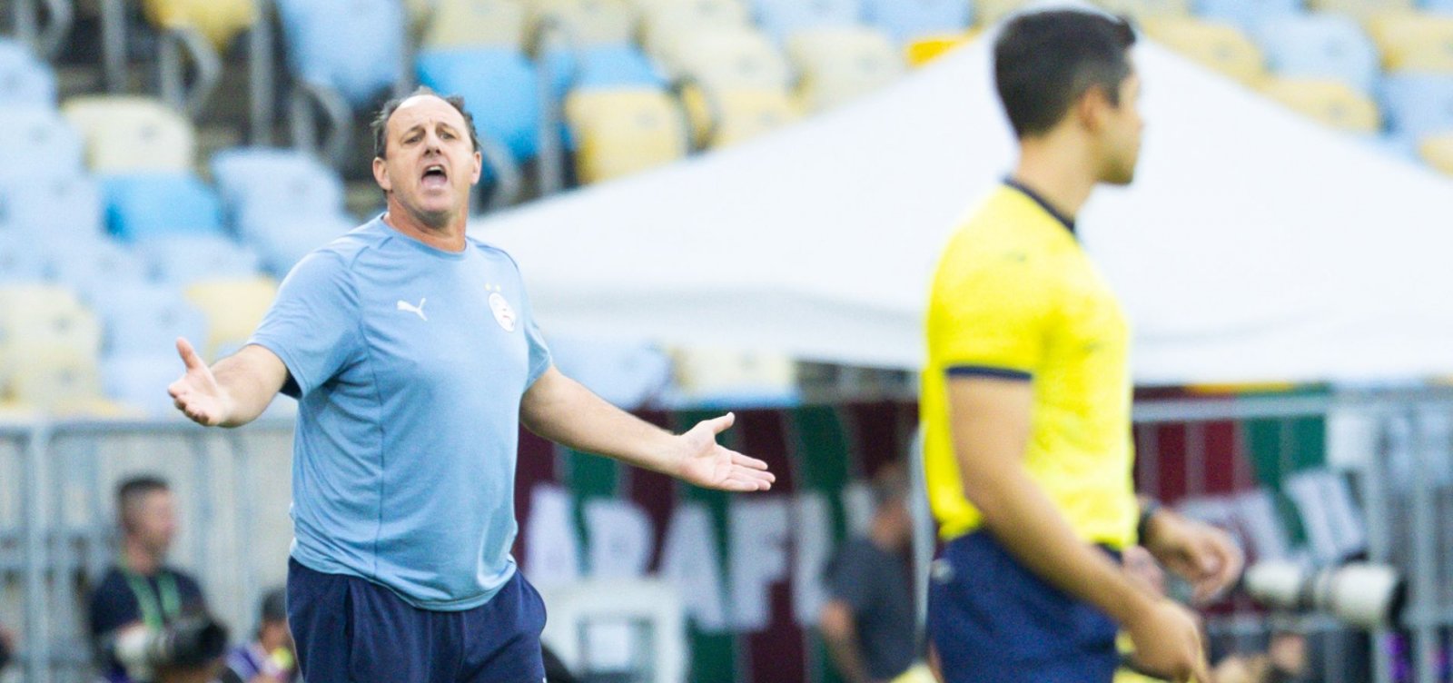 Rogério Ceni detona árbitro após derrota do Bahia: "Vem aqui para ser otário"