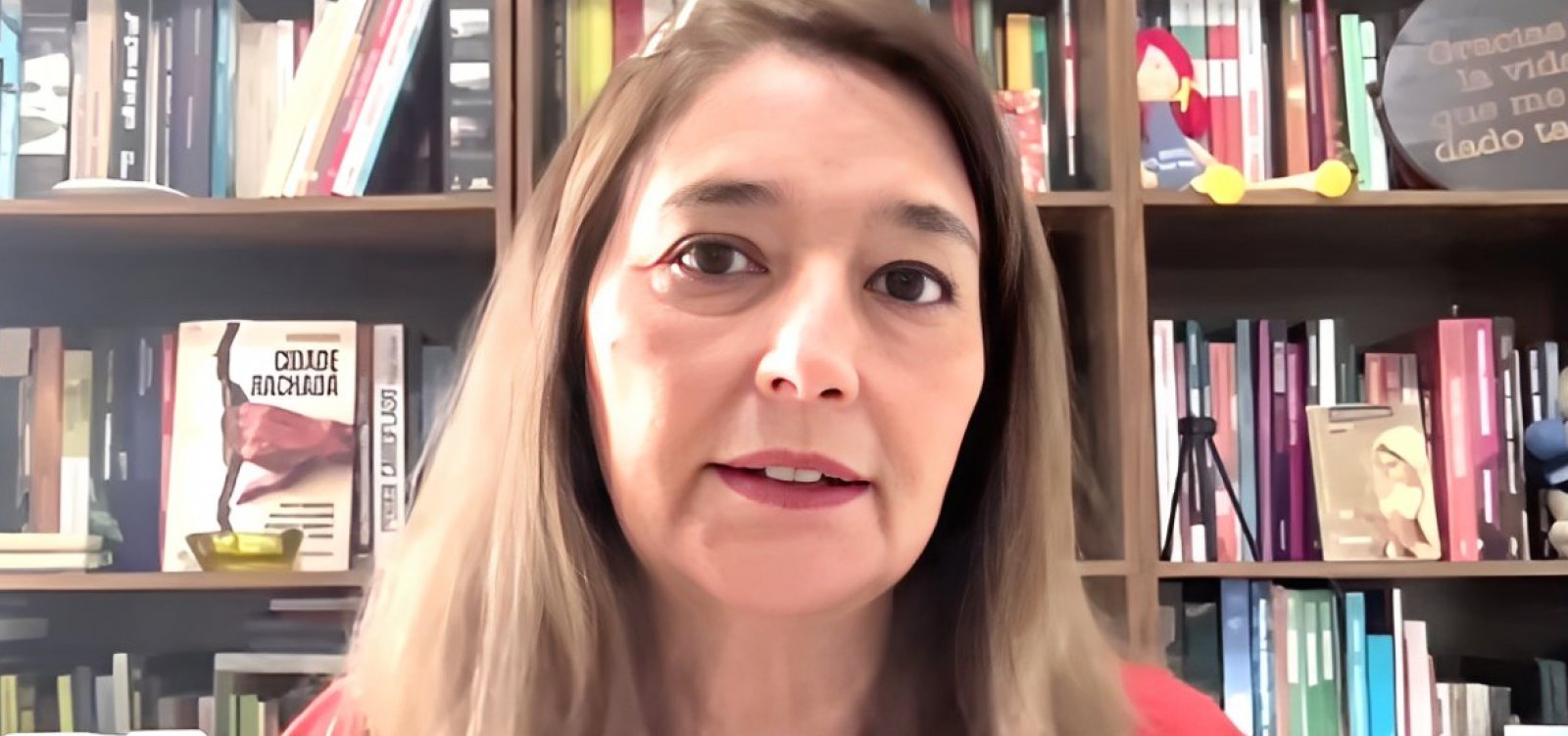 Cristina Serra afirma que postura de Flávio diante de Trump favorece Lula