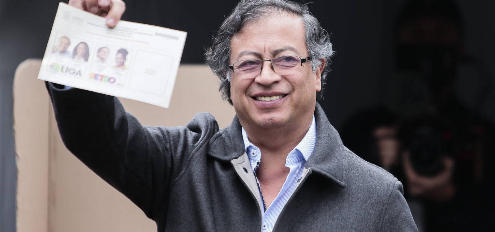 Gustavo Petro proíbe utilização de bases militares em posse do presidente eleito da Colômbia