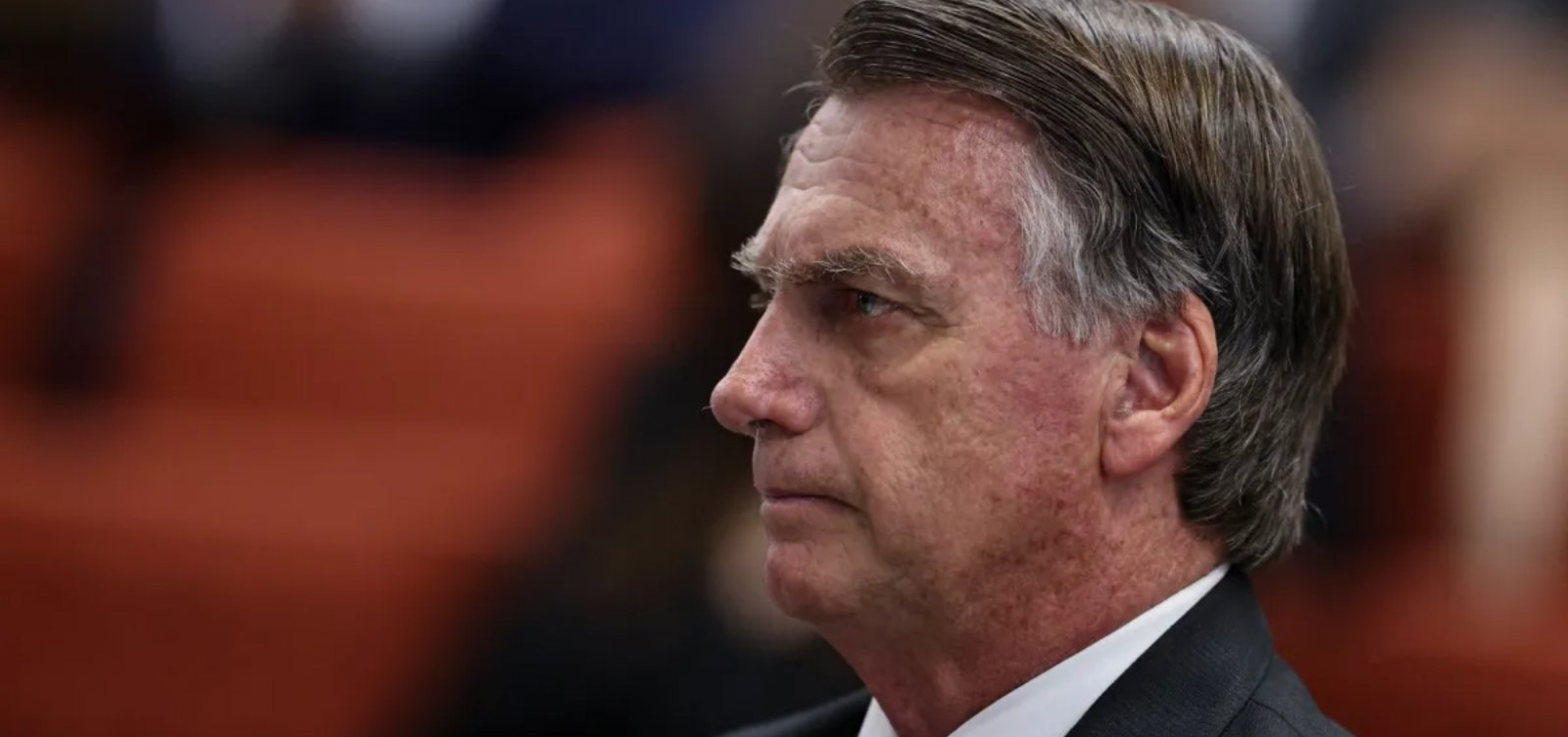Moraes suspende visitas de Flávio a Jair Bolsonaro por 90 dias e cita divulgação de carta
