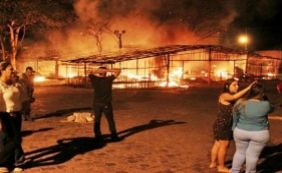 Barraca é incendiada durante procissão após queima de fogos em Itagimirim