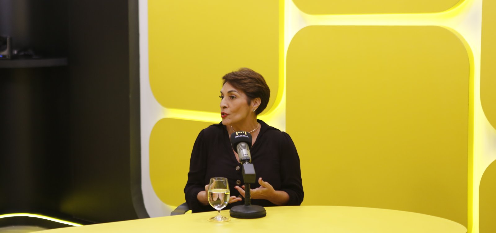 “O rádio não vai ser esquecido”, diz Dina Rachid sobre Museu do Rádio Itinerante