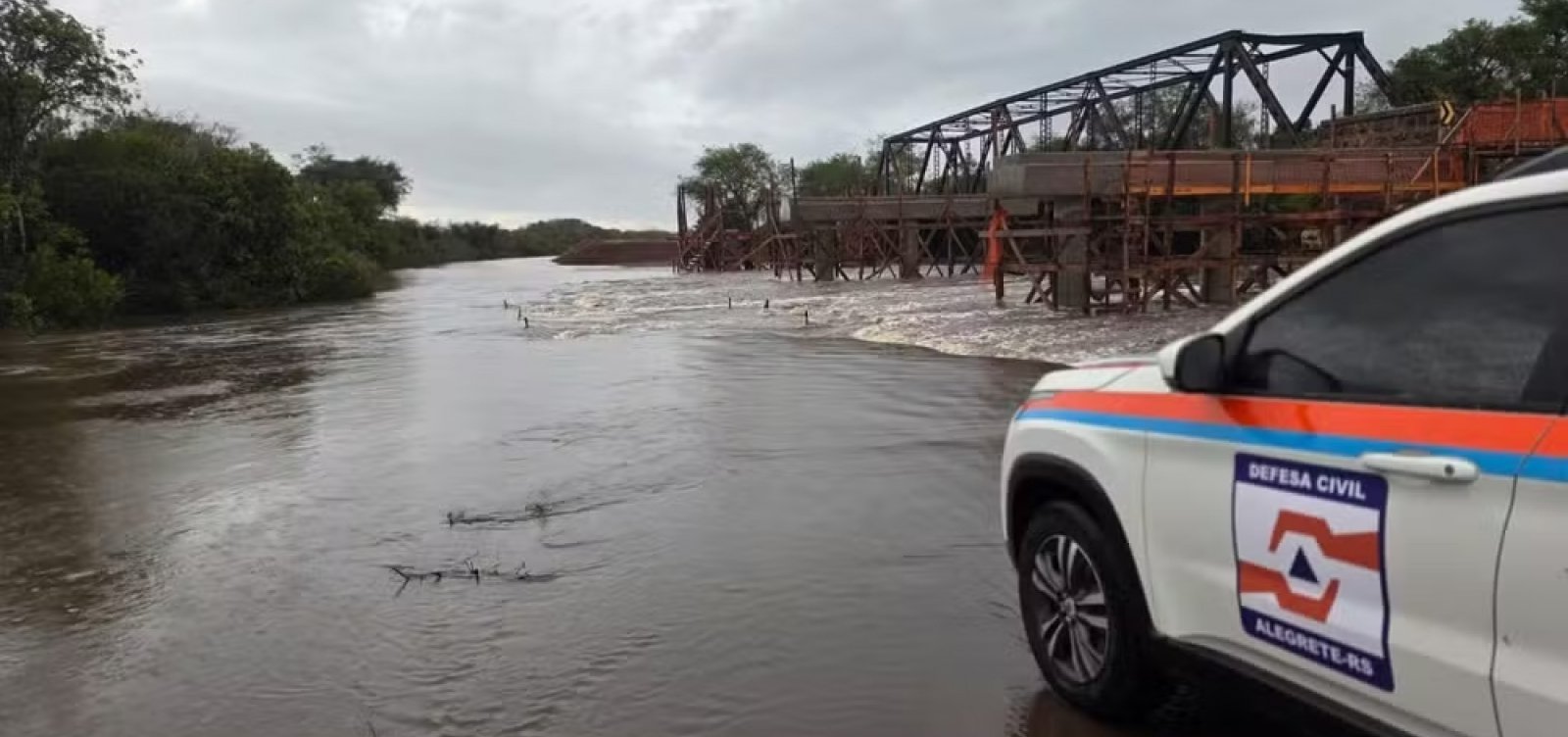 Temporais atingem 43 cidades no Rio Grande do Sul e deixam hospital alagado