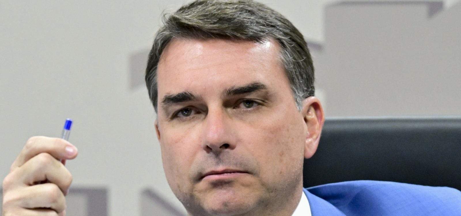 Escritório de Flávio Bolsonaro emite R$ 1,5 milhão em notas fiscais para empresas ligadas a Daniel Vorcaro